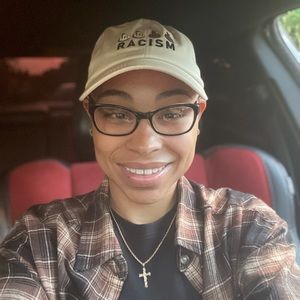 Meet your Posher, Iesha